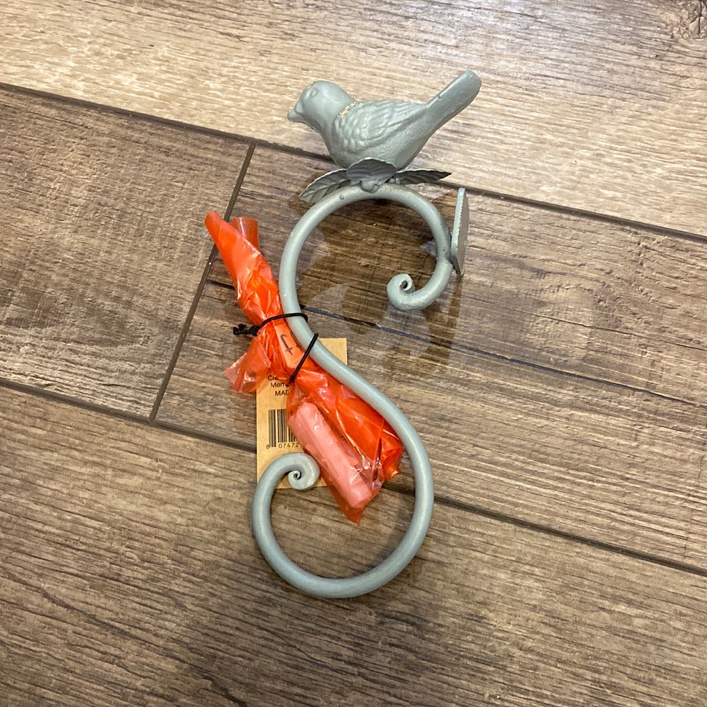 NWT Metal Bird Hook